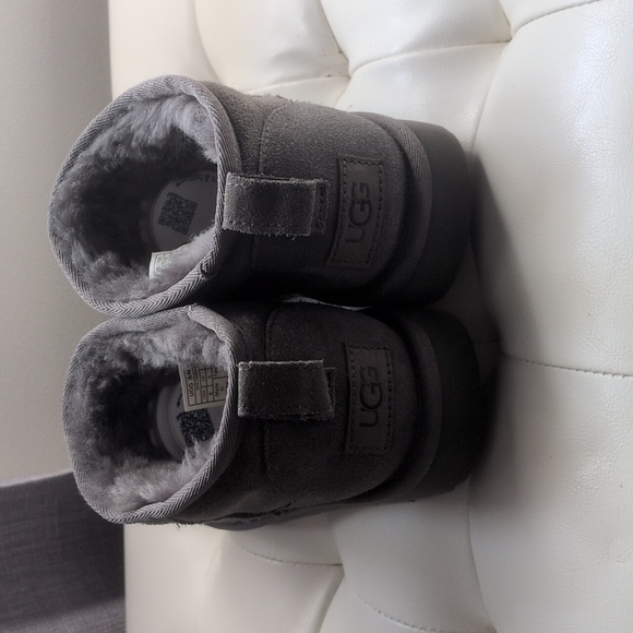UGG Classic Ultra Mini - Picture 2 of 11